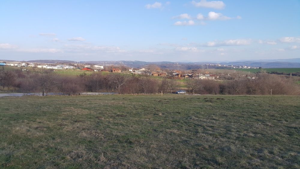 Парцел 2500 кв. м. Между с. Беляковец и В. Търново.