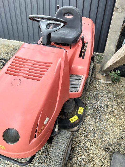 Tractor pentru tuns gazon