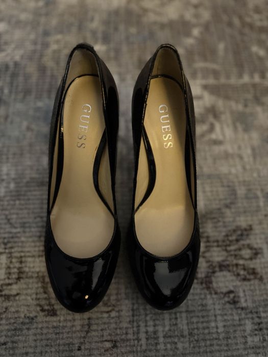 Лачени високи обувки Guess