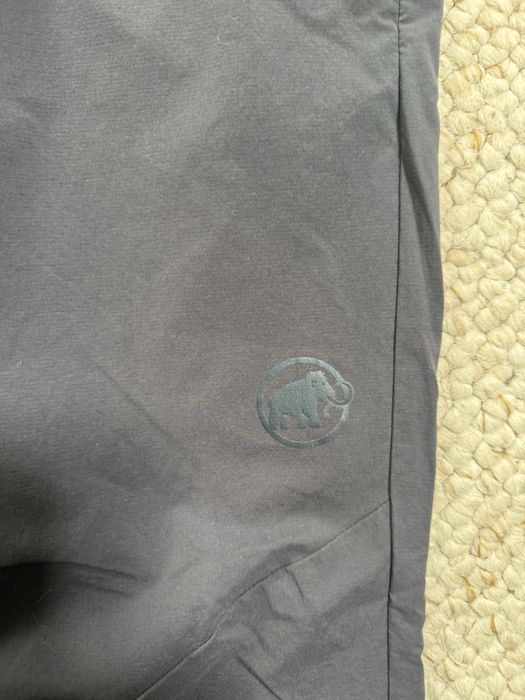 Pantaloni Mammut marimea 52