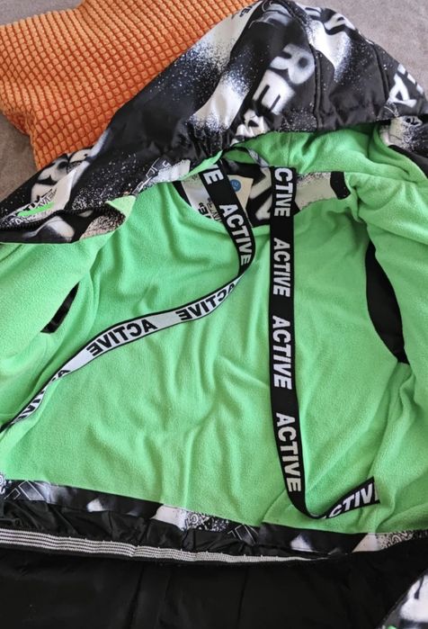 Продам куртку для мальчика 11 - 12 лет.