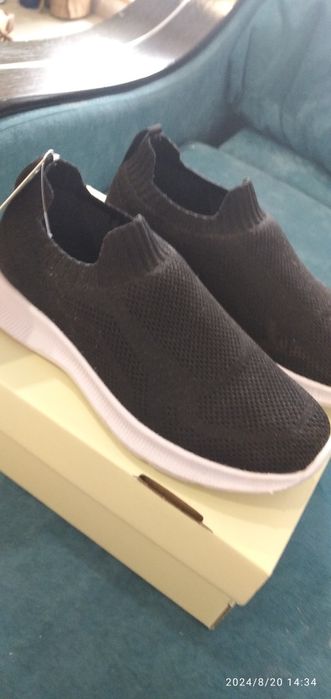 Продам детскую обувь