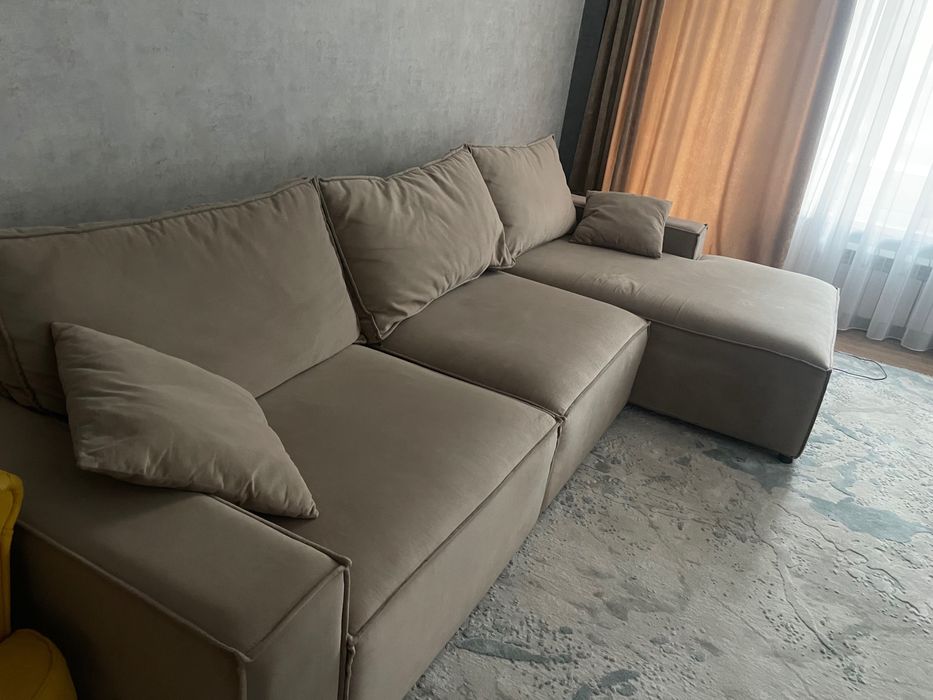 Угловой диван в хорошем состоянии