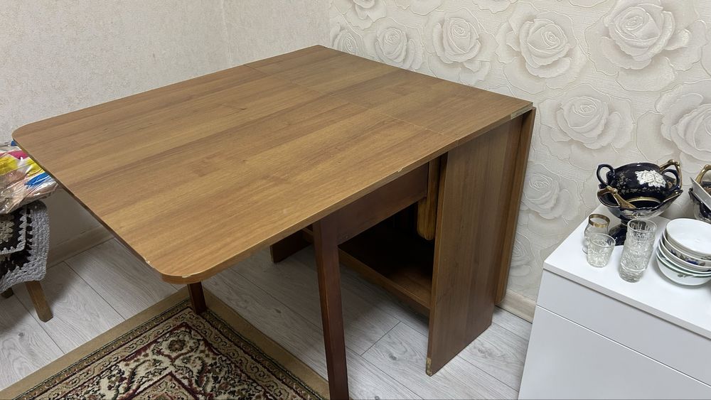Стол книжка продам