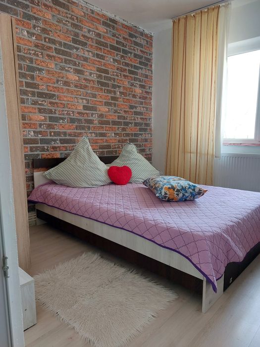 Închiriez apartament cu doua camere