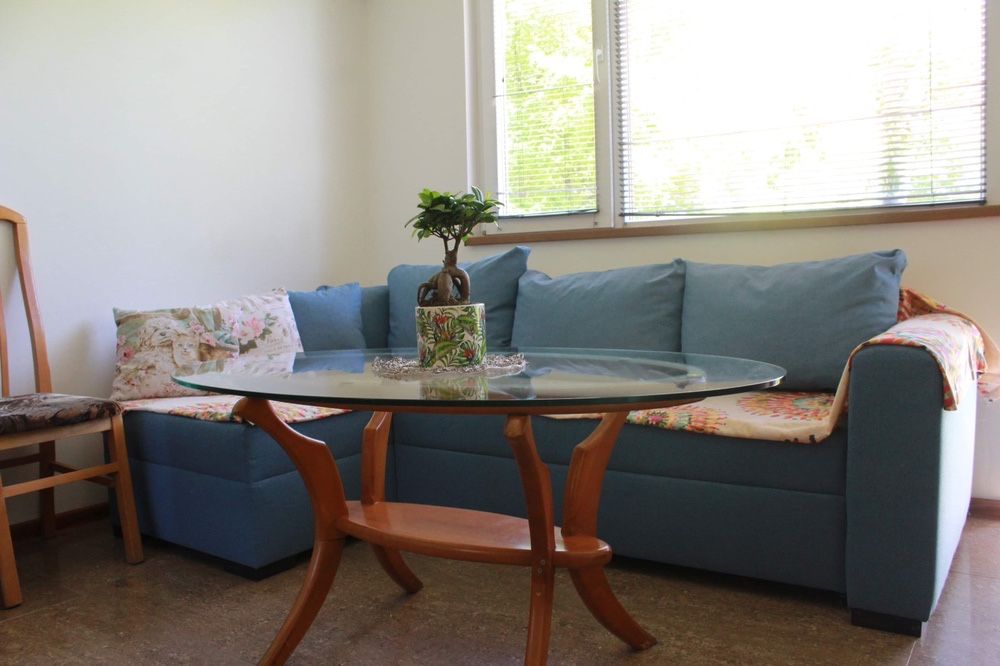 Нощувки за работници в тристайни апартаменти с безплатен паркинг!