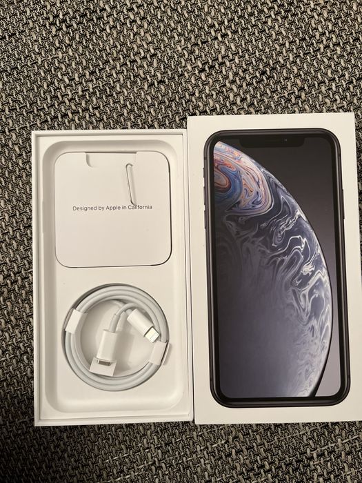 Продам айфон xr 64 гб.