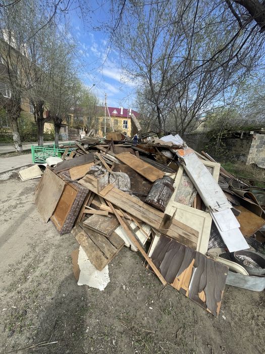 Отдам доски, дрова, старые, двери, полки  и прочее