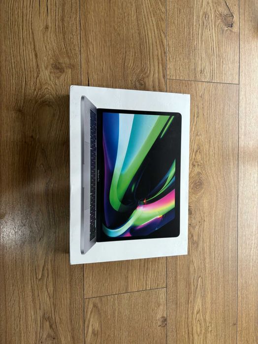Vând MacBook Pro 13-inch M1 cu Ambalaj Original