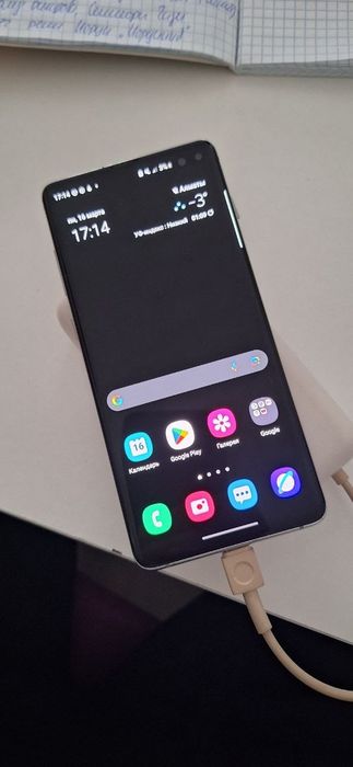 Samsung S10+ в отличном состоянии