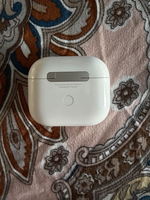 Apple AirPods 3 (3rd Generation) – Пълен комплект