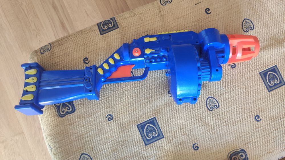 Игрушечный гранатомёт
