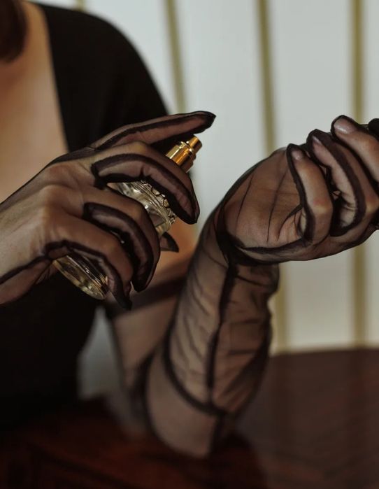 Длинные вечерние перчатки ,сеточка,в черном цвете