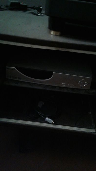 Спутниковая  антенна (тарелка большая)в комплекте  (телевизор +тюнер )