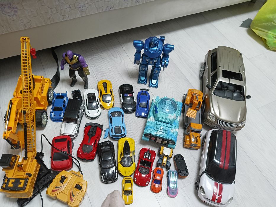 Продам игрушки машины