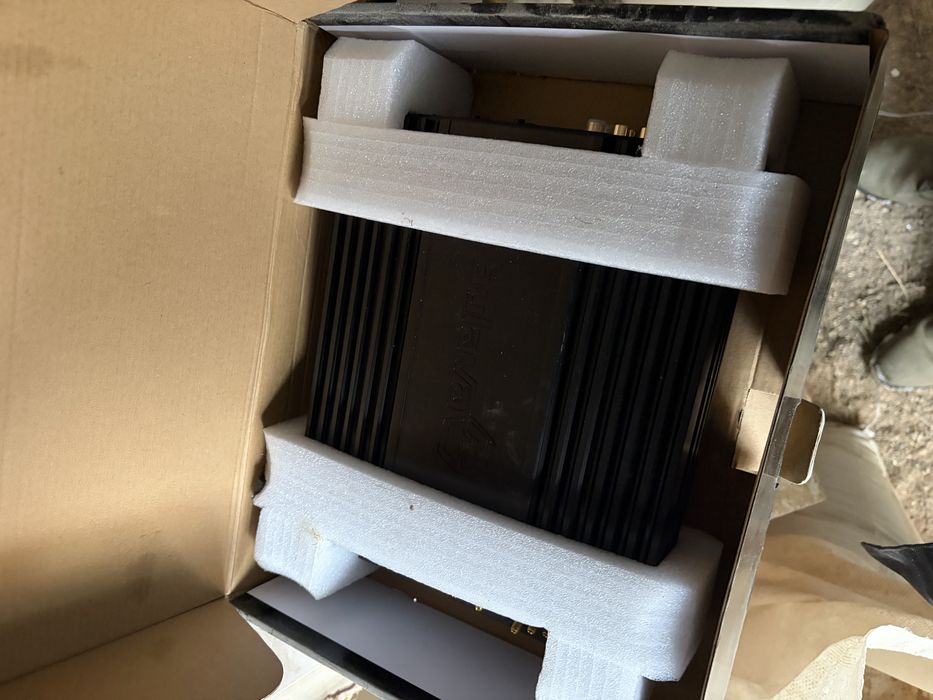 Продам усилител в хорошем состаяние