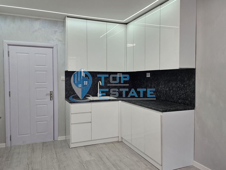 Тристаен ремонтиран апартамент с две спални в квартал Пролет, Горна О