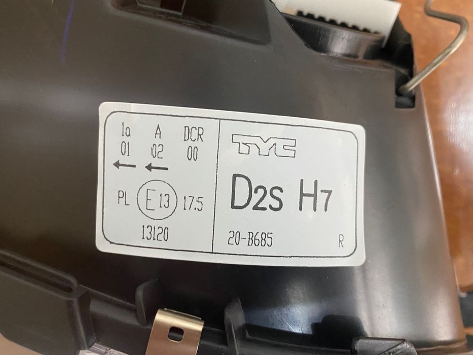 Продавам чисто нов десен фар TYC за ауди а3 8P1