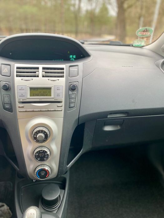 Vând Toyota Yaris