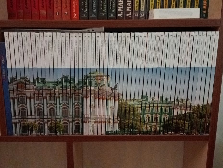 Продам коллекцию книг