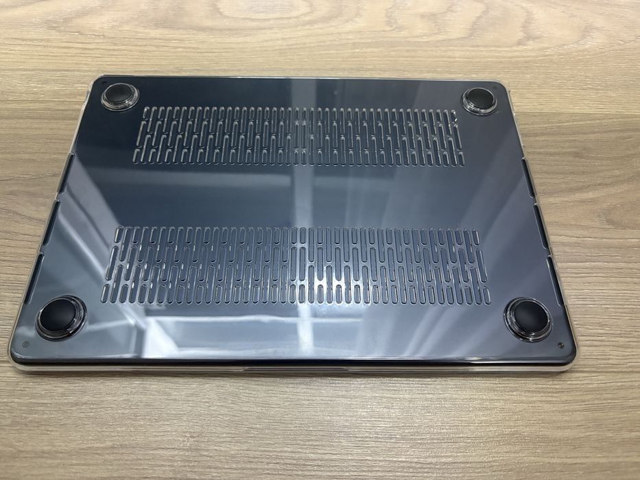 Продам MacBook air 13 M2 2022 года