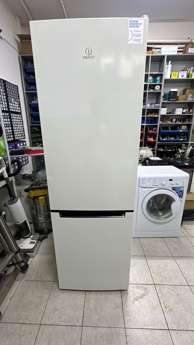 Продам холодильник Индезит