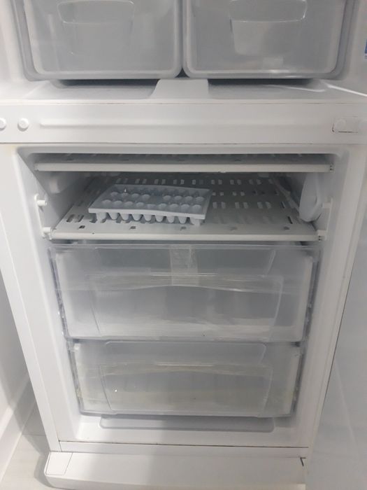 Холодильник Indesit