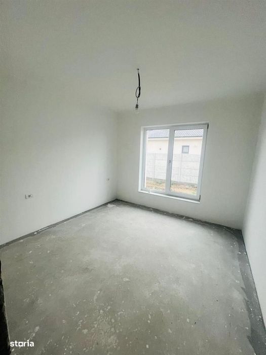 Casa partial finisata in Santandrei