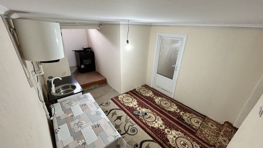 Qizlarga ijaraga hovlidan alohida uy