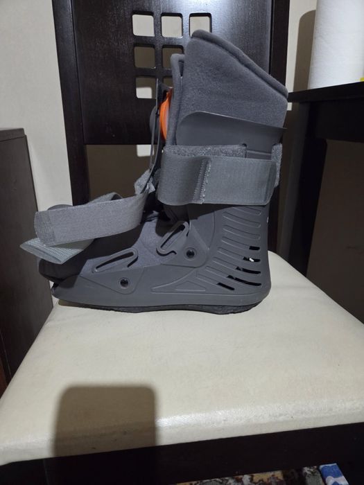 ортопедичен ботуш за ходене (за контузий)