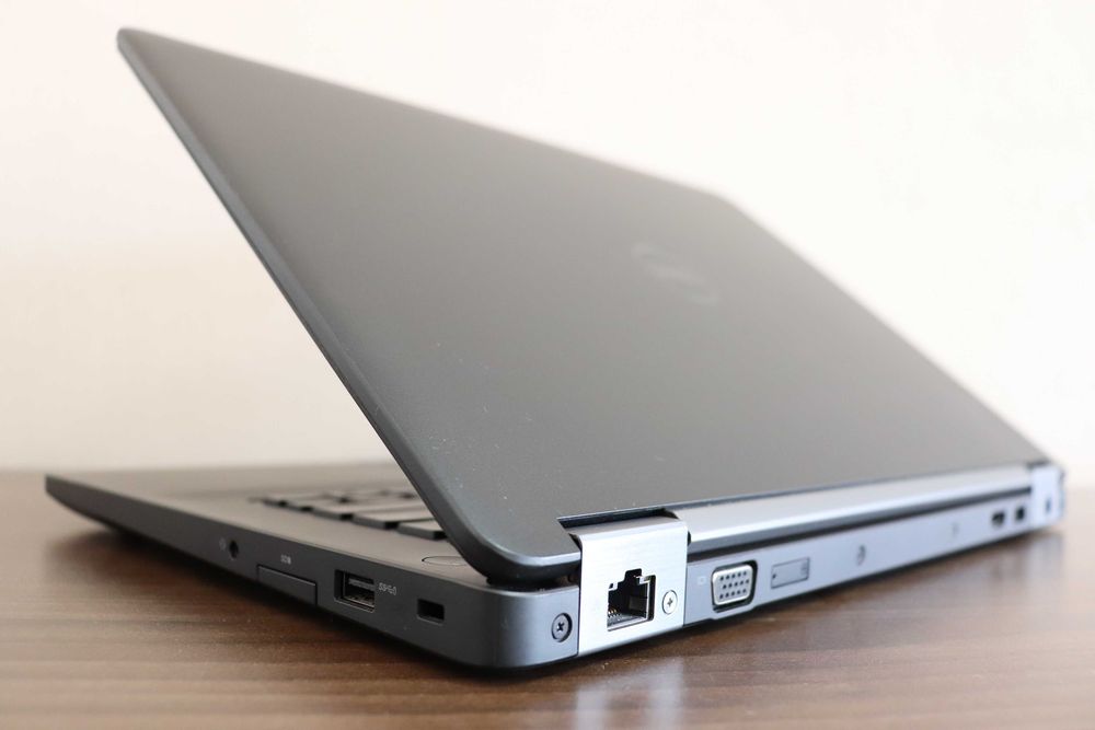 Dell Latitude E5470 / i7-6820HQ / 8GB / 256GB NVMe / Отличен