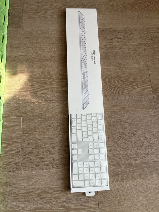 Apple Magic Keyboard cu Touch ID și Numeric Keypad – Silver – USB-C