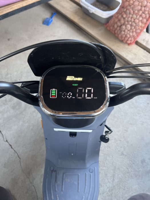 Vand scuter electric 25km/h