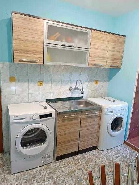 Дава се под наем Двустаен апартамент в Бургас, Лазур - 44 кв.м за 408 € - Снимка #1