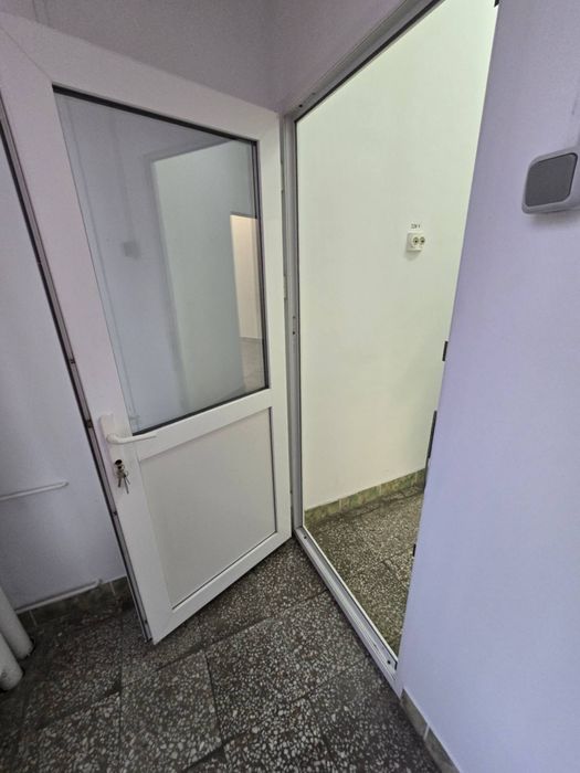 Închiriez spațiu 30 mp ,parter casă,intrare separată
