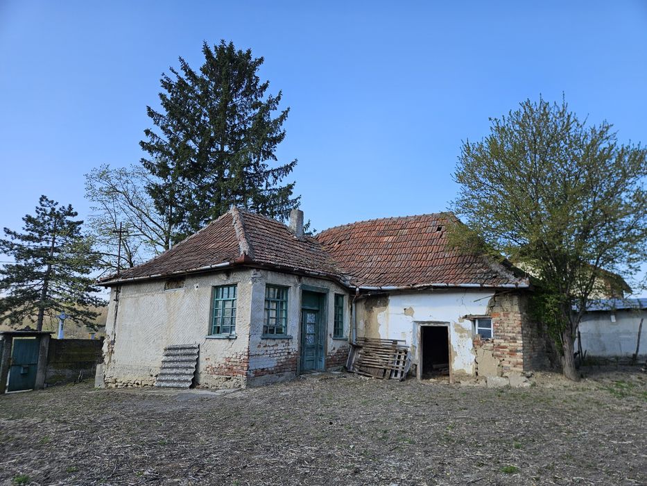 Casa cu teren de vanzare