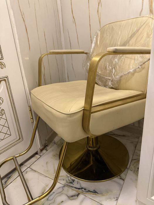 Парикмахерское кресло