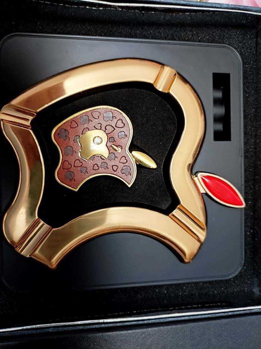 Шикарные мужские подарочные наборы - пепельница с зажигалкой.