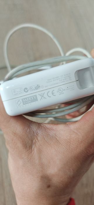 Incarcator original  MacBook