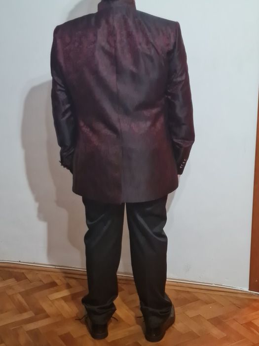 Vând costum pentru copii 9-11 ani