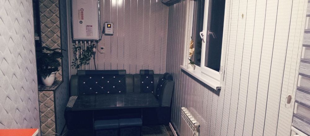 Продаётся квартира Ахангаран   4 мкрне  3 комнатная  рядом садик школа