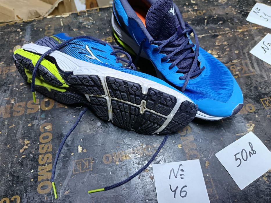 Маратонки и туристически обувки