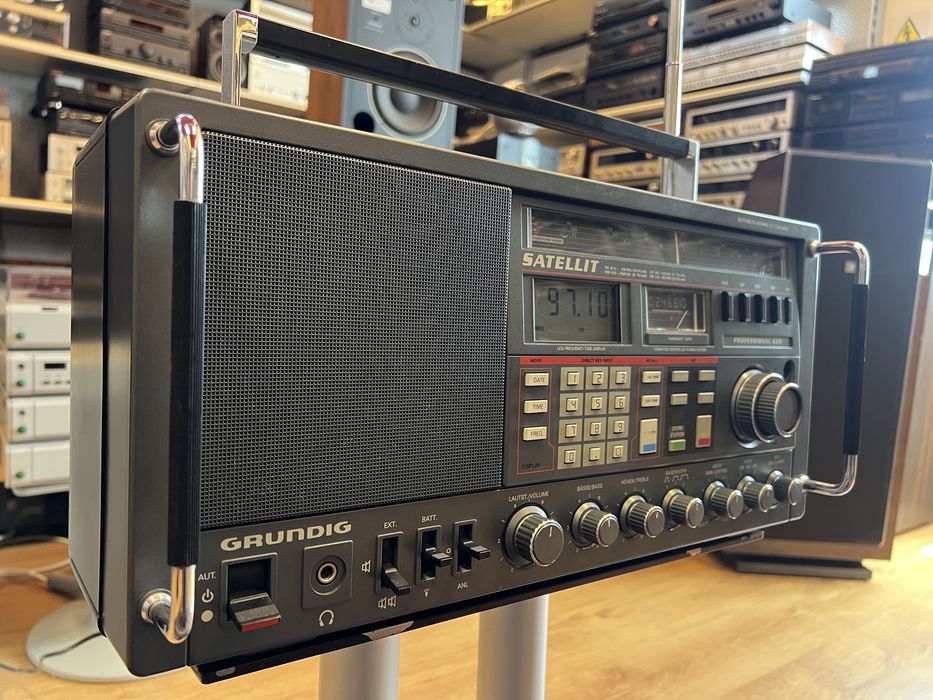 Radio Grundig Satellit Professional 650 portabil