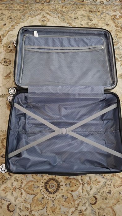 Чемодан дорожный