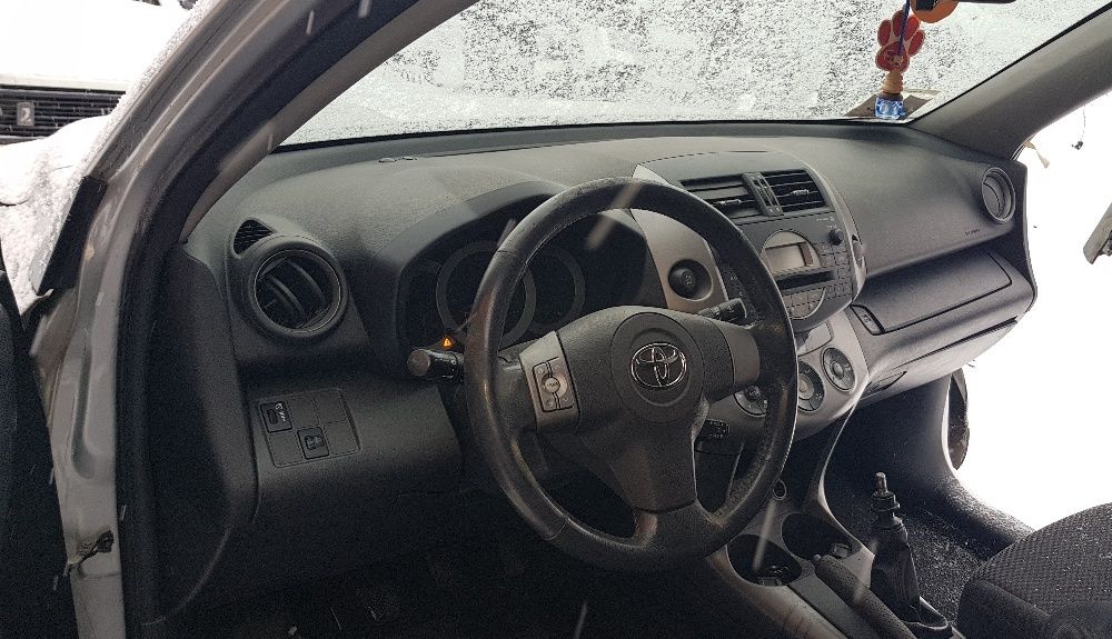 Тойота Рав4 на части