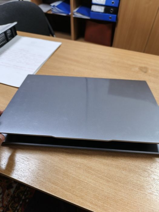 Noutbuk 16/512 talik