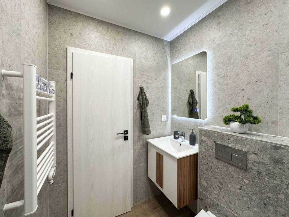 Дава се под наем Тристаен апартамент в Бургас, Изгрев - 98 кв.м за 987.36 € - Снимка #11