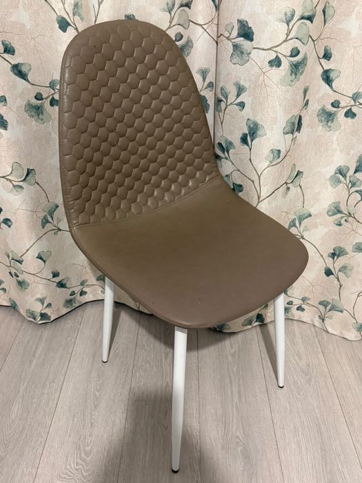 Продам 4 кухонных стула