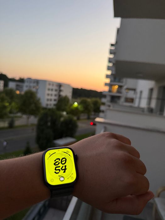Vând Apple Watch Series 10 46 mm Titanium, GPS + Cellular cu factură și în garanție