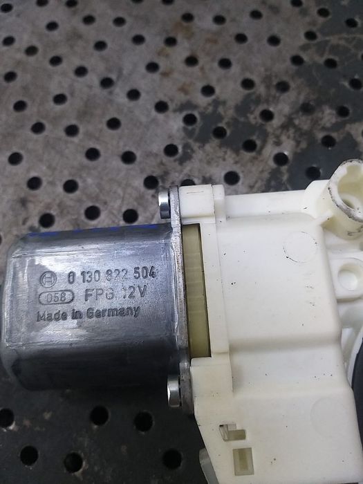 Motoras macara dreapta spate mercedes c class w204 0130822504 a2048200642